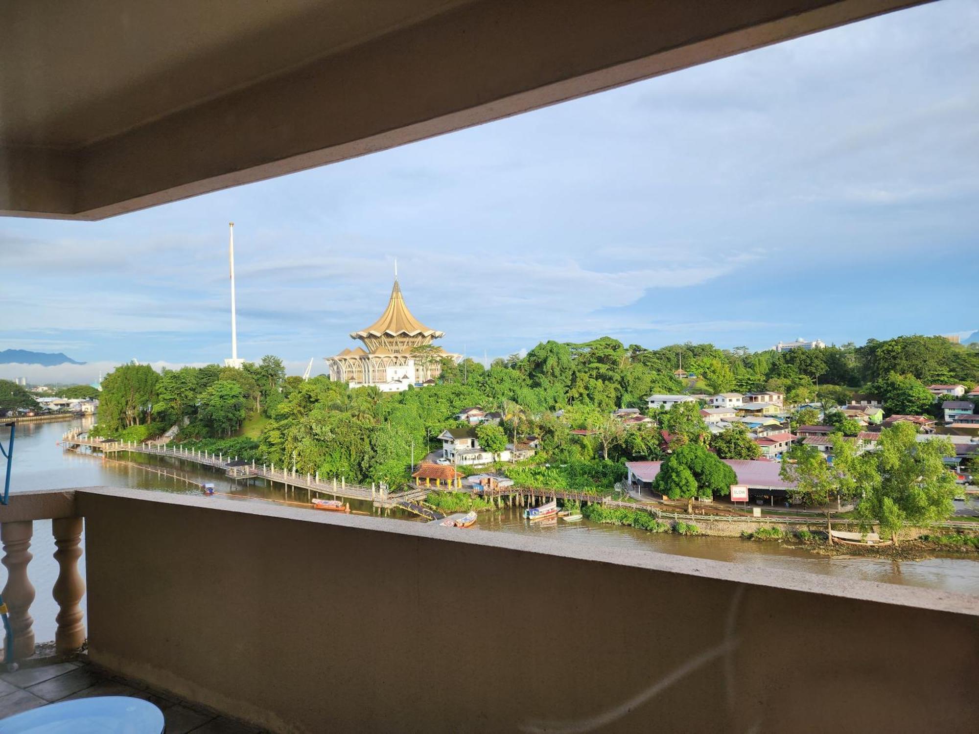 Riverbank Suites Kuching Waterfront Exterior photo