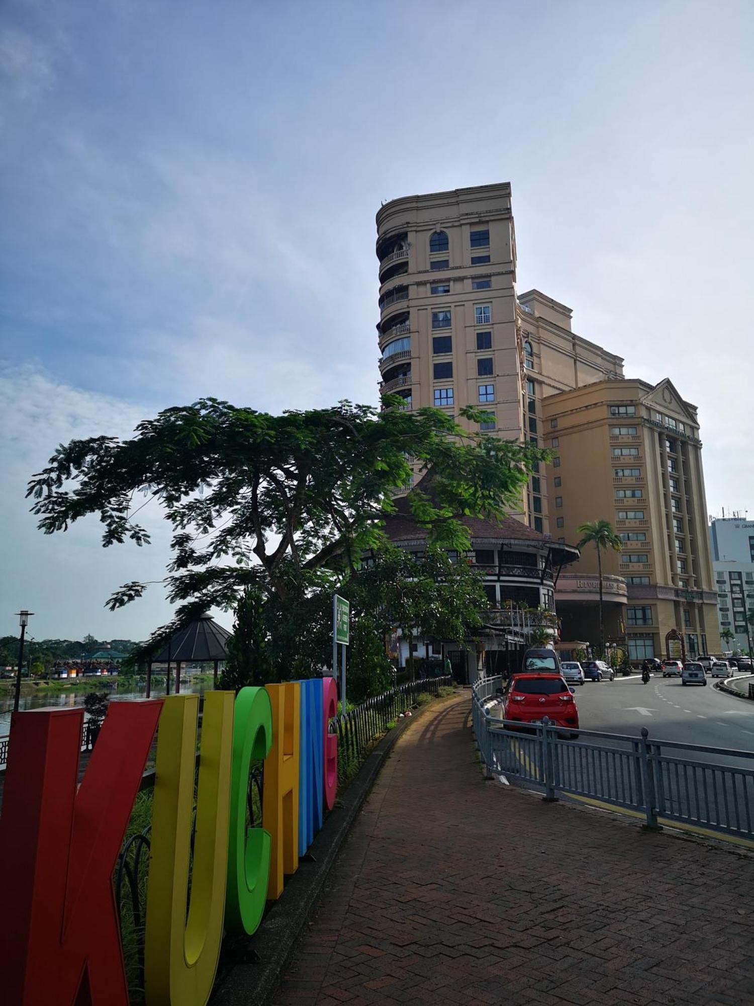 Riverbank Suites Kuching Waterfront Exterior photo